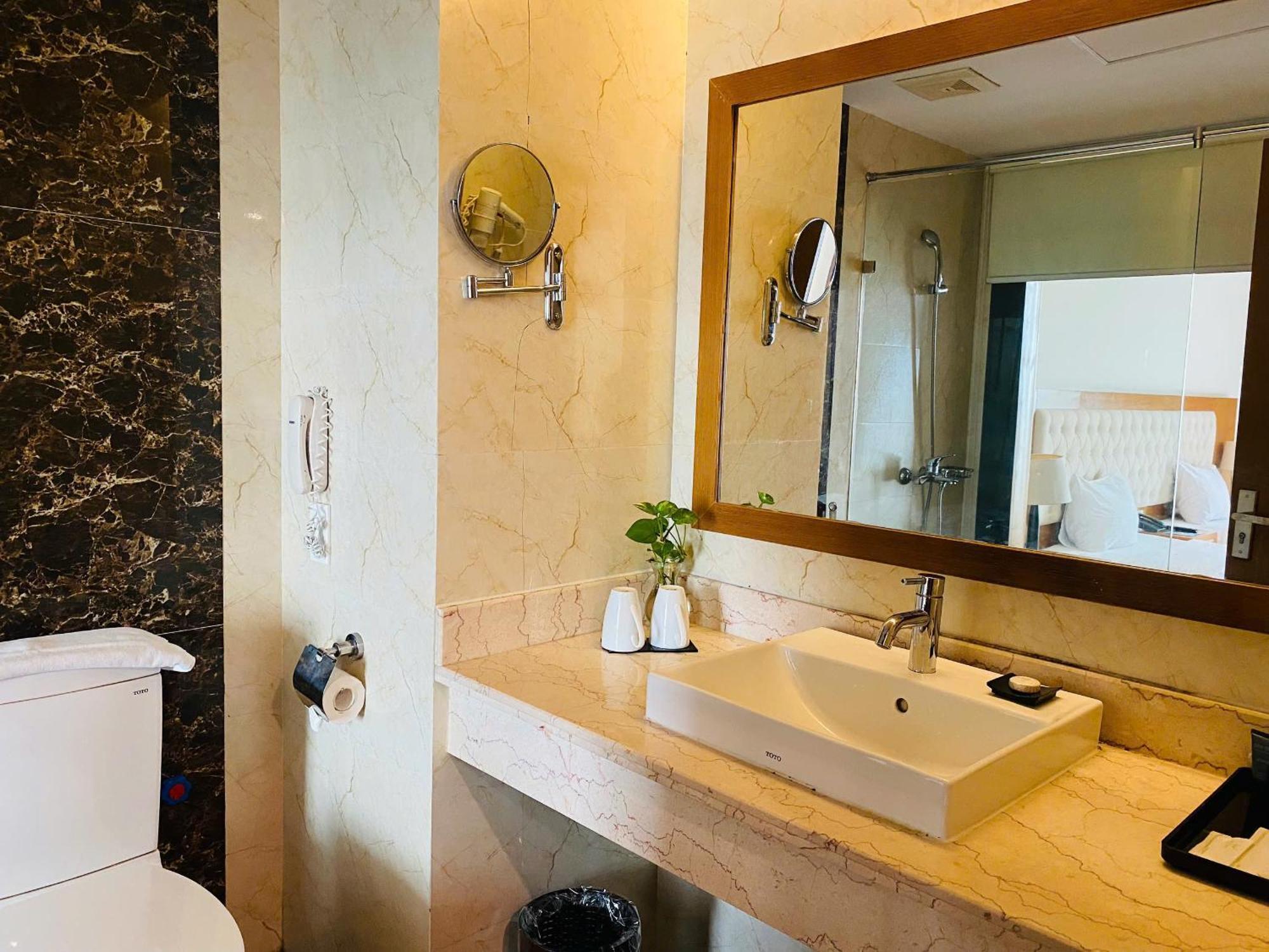 Muong Thanh Cua Dong Hotel Vinh Buitenkant foto